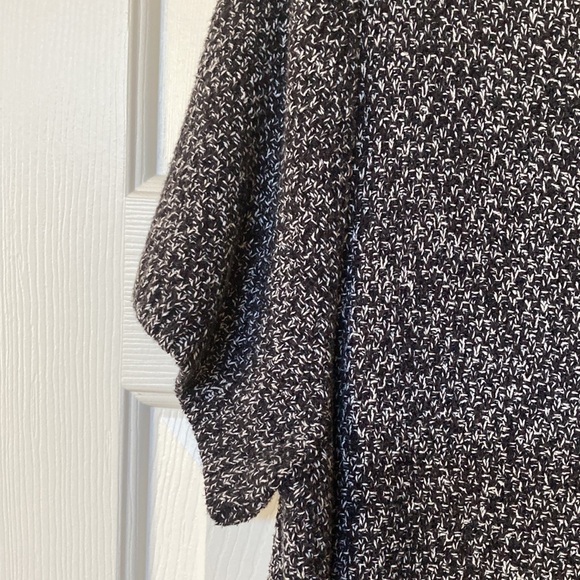 Knitted Black and White Sweater Dress with Short-sleeves. Never worn - Picture 4 of 9